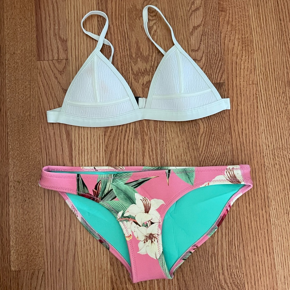 Triangl bikini - white triangle top and pink floral bottoms